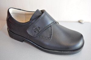 Buty czarne skórzane na rzep hiszpańskiej firmy Pablosky 782210 Brak